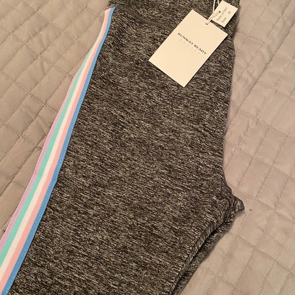 NWT active legging, SzM - Picture 2 of 4